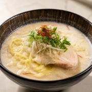 東京駅の和食・焼きとり一鶏で提供する一鶏ラーメン