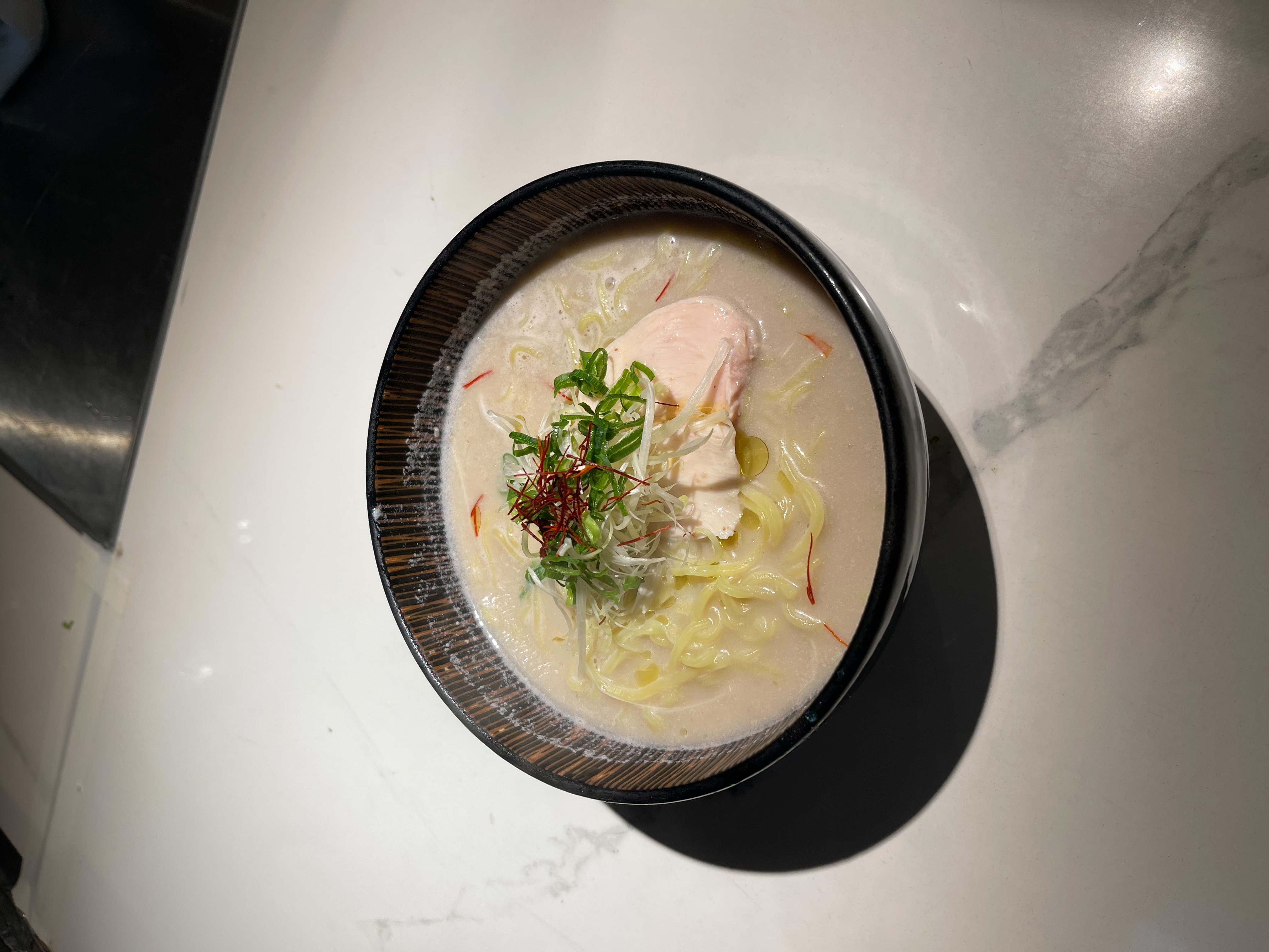 一鶏ラーメン|東京駅 焼き鳥店の締めラーメン 東京駅の和食・焼きとり一鶏で楽しめる締めの一鶏ラーメン