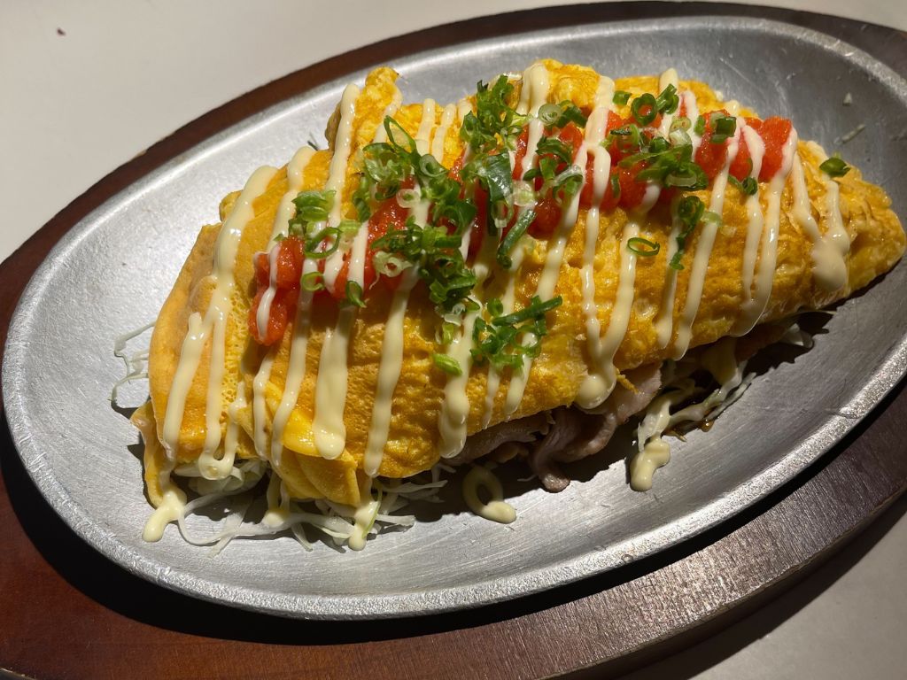 東京駅の和食・焼きとり一鶏で提供する明太キャベツオム巻き