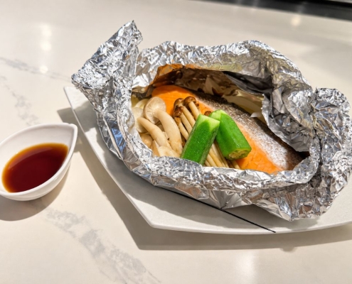 東京駅の和食・焼きとり一鶏で楽しめる鮭ときのこ・野菜のホイル焼き